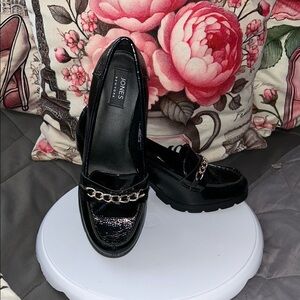 Jones New York Shiny Black Loafers with Chain Accent